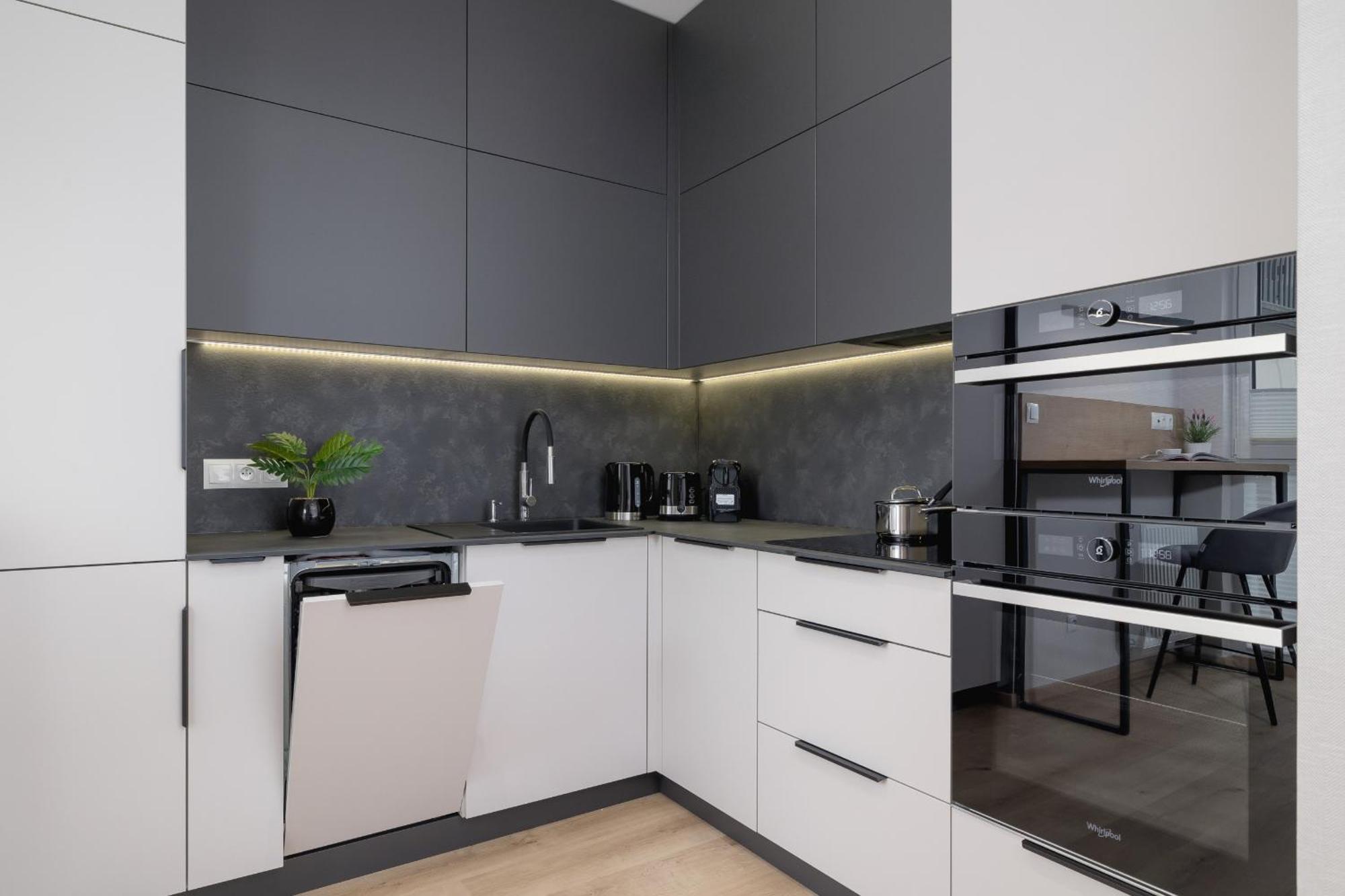 Bright Apartment In Krakow With Garden, Air Conditioning, Parking And Desk By Renters Prestige Exterior foto