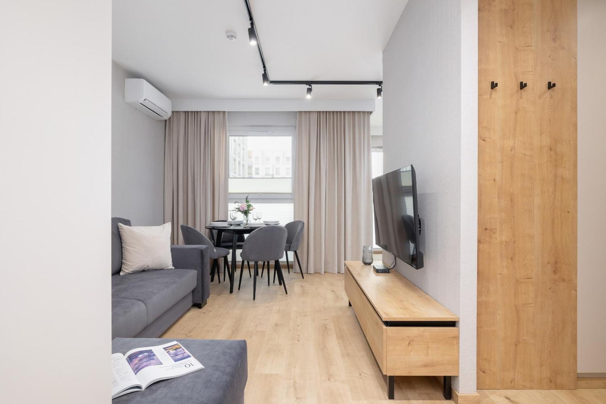Bright Apartment In Krakow With Garden, Air Conditioning, Parking And Desk By Renters Prestige Exterior foto