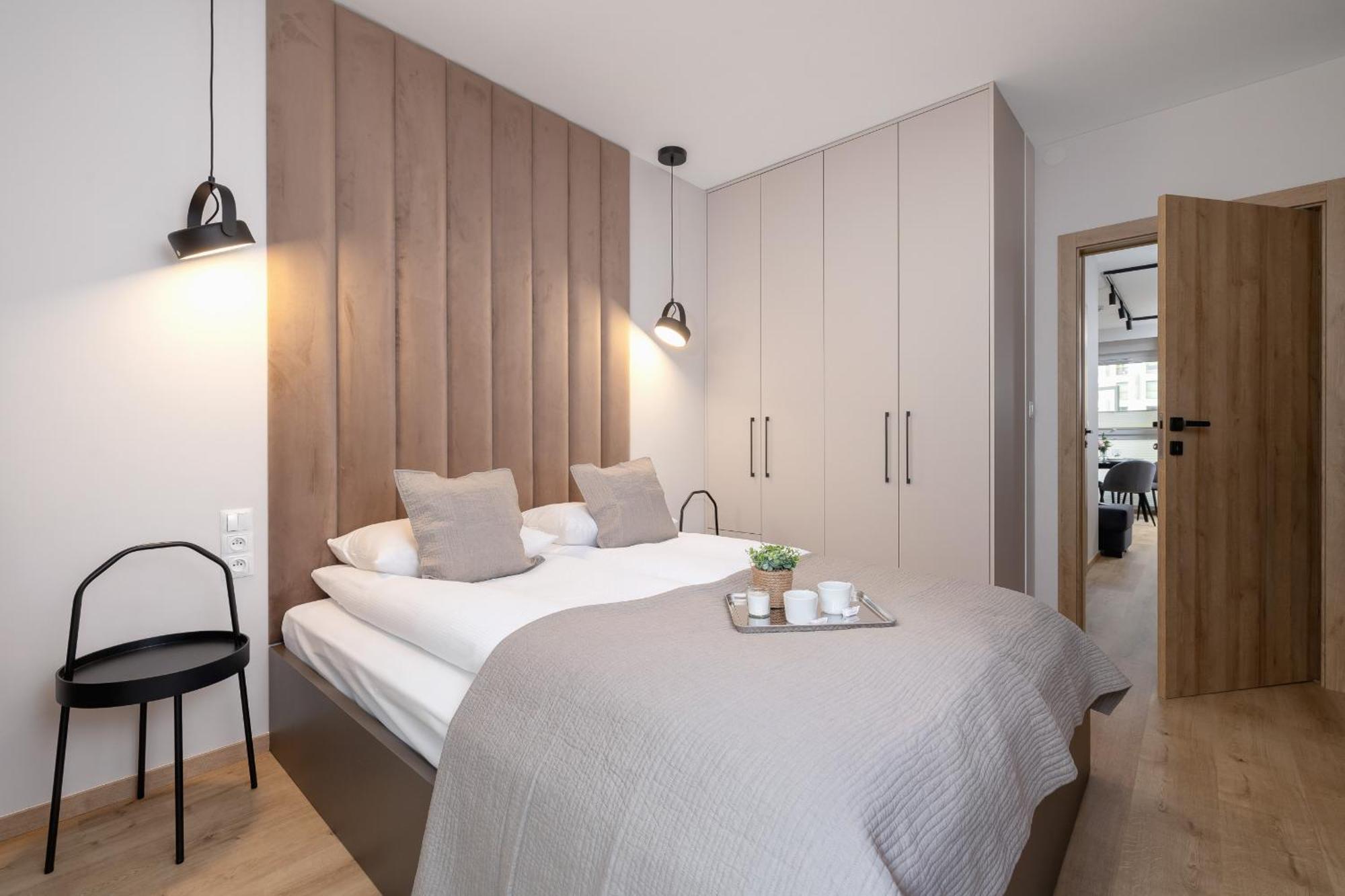 Bright Apartment In Krakow With Garden, Air Conditioning, Parking And Desk By Renters Prestige Exterior foto