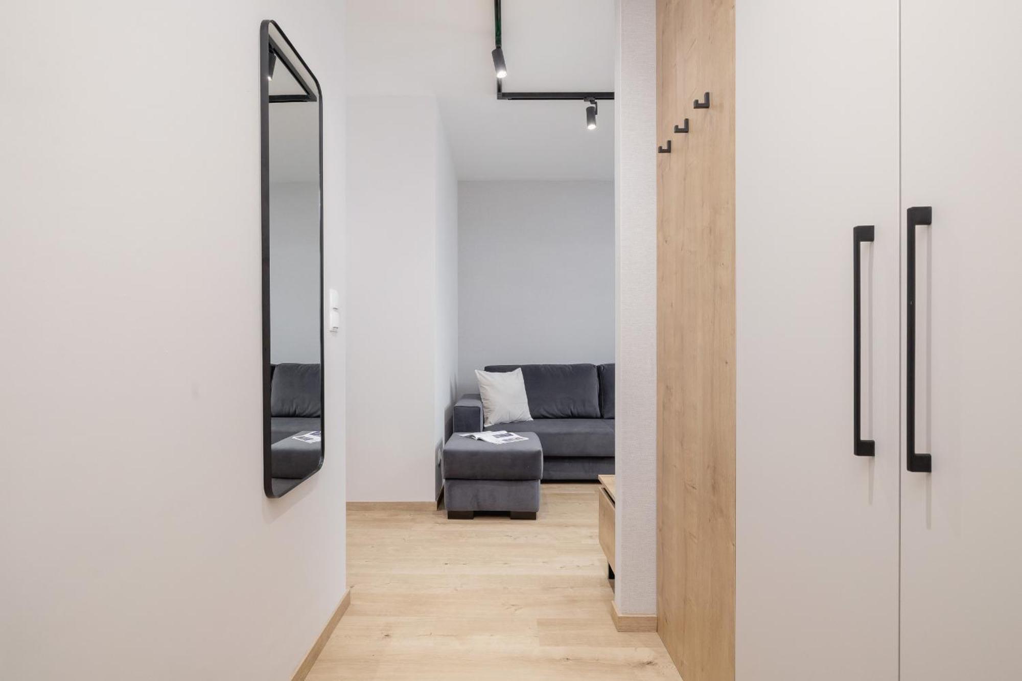 Bright Apartment In Krakow With Garden, Air Conditioning, Parking And Desk By Renters Prestige Exterior foto