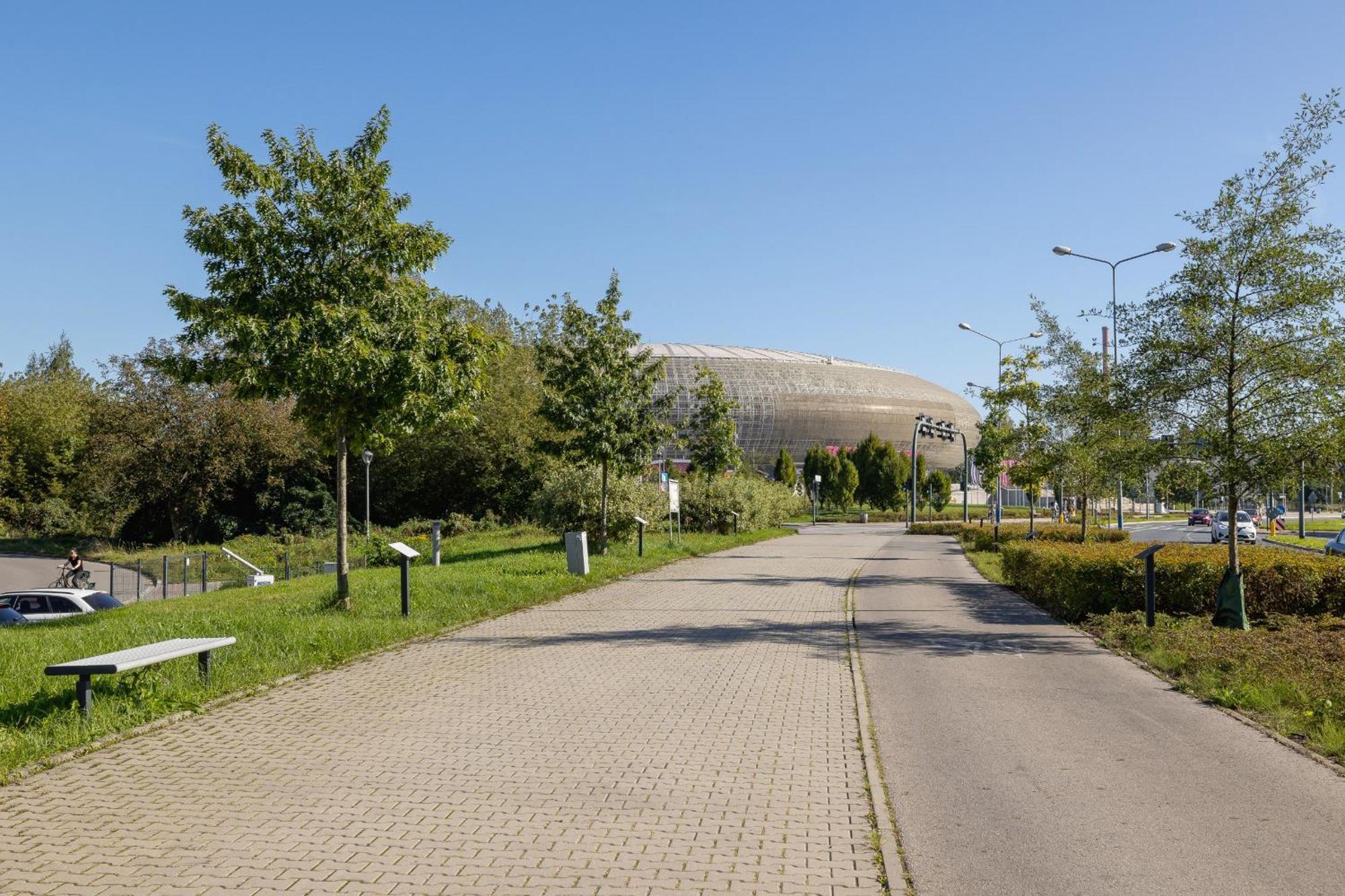 Bright Apartment In Krakow With Garden, Air Conditioning, Parking And Desk By Renters Prestige Exterior foto