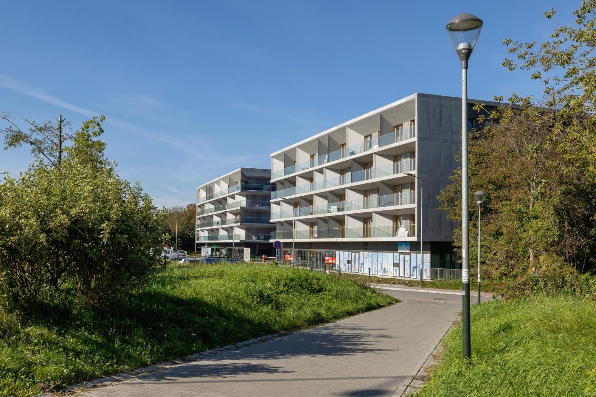 Bright Apartment In Krakow With Garden, Air Conditioning, Parking And Desk By Renters Prestige Exterior foto