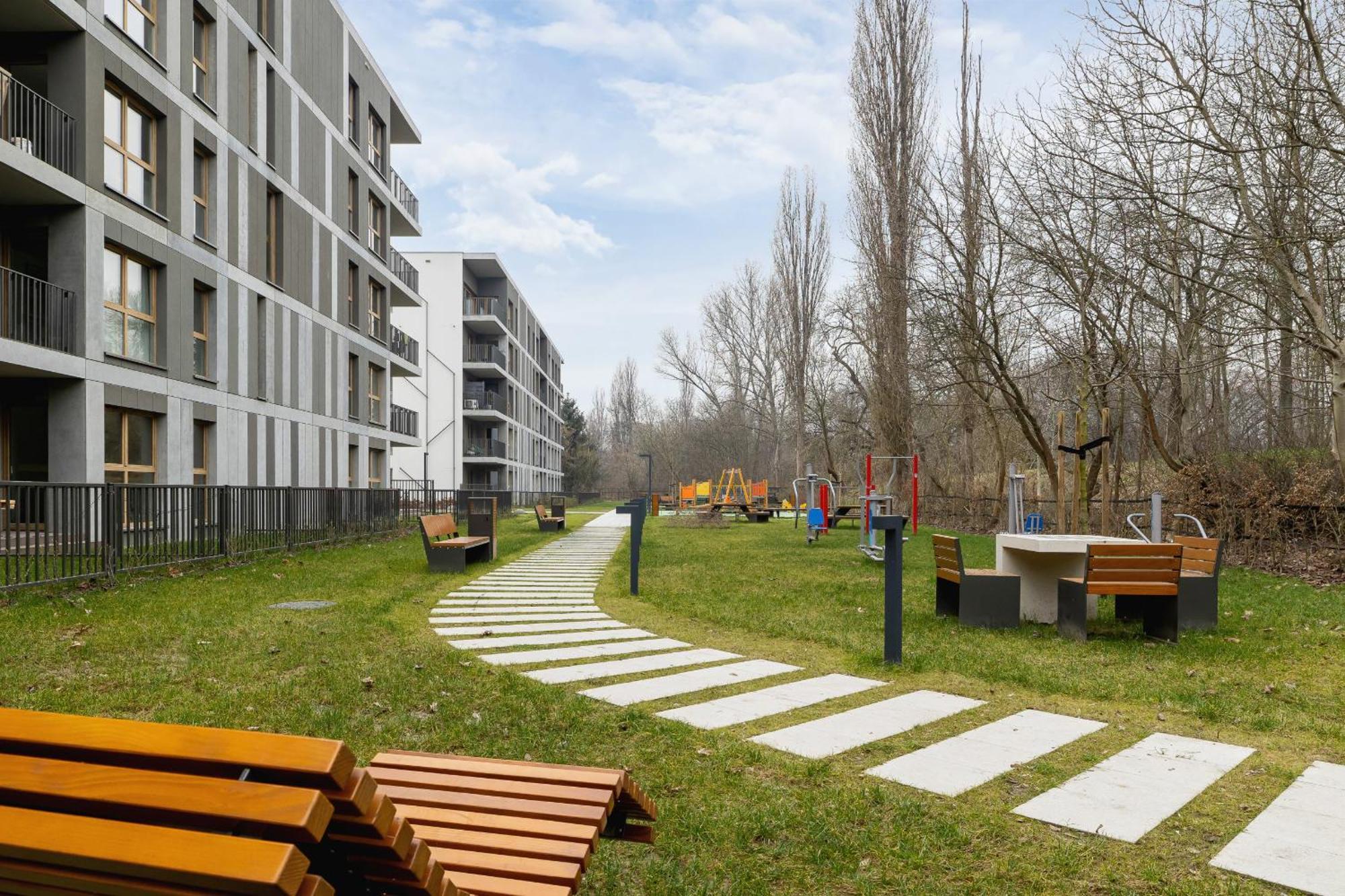 Bright Apartment In Krakow With Garden, Air Conditioning, Parking And Desk By Renters Prestige Exterior foto